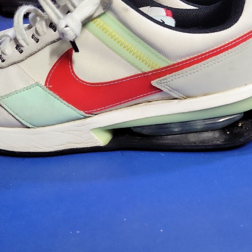 Mens 11 Nike Air Max Pre Day White and Red Air Max with Mint Accents. Great. - Picture 5 of 6